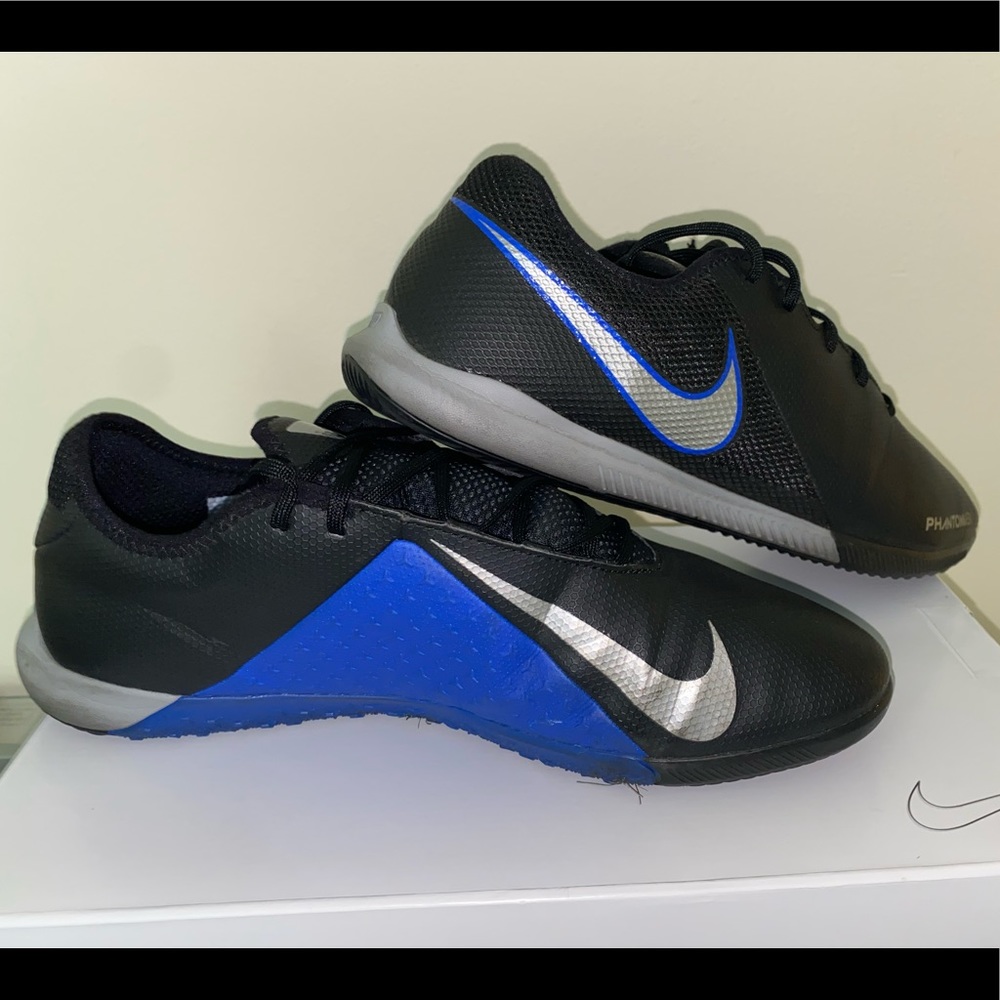 Nike phantom soccer shoes sz 11